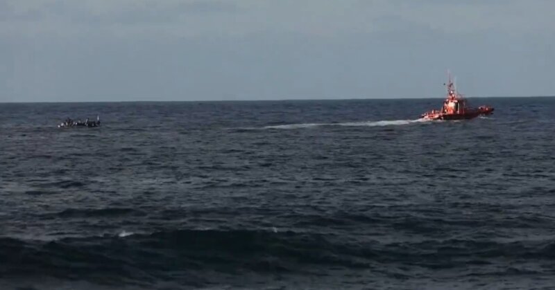 Salvamento rescata a unas 80 personas en un cayuco en el norte de Gran Canaria