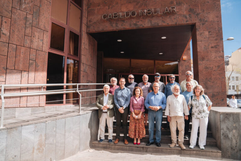 Llega a La Gomera ‘La Peregrina’, el velero que cruzará el océano con medios del S. XVII