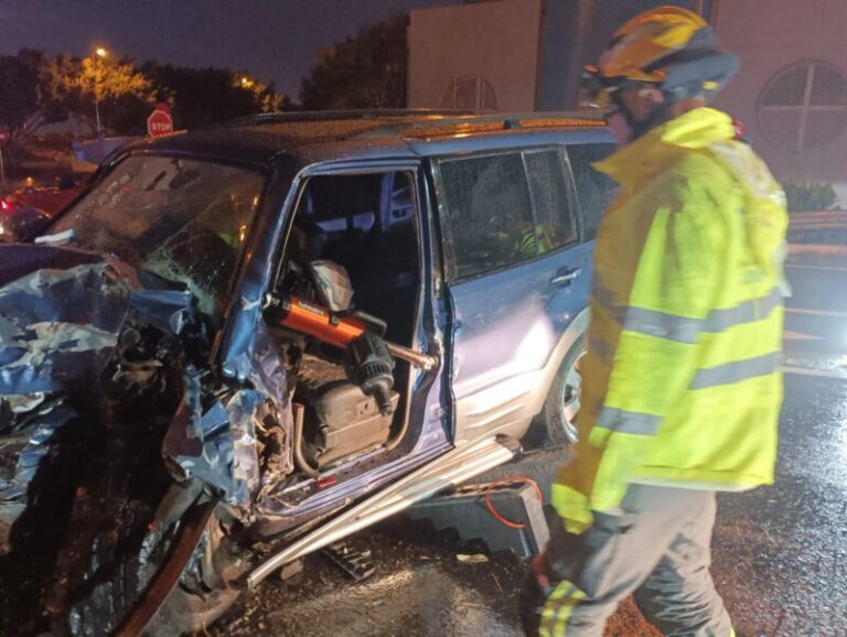Un hombre resulta herido moderado al colisionar su turismo contra una mediana en Gran Canaria