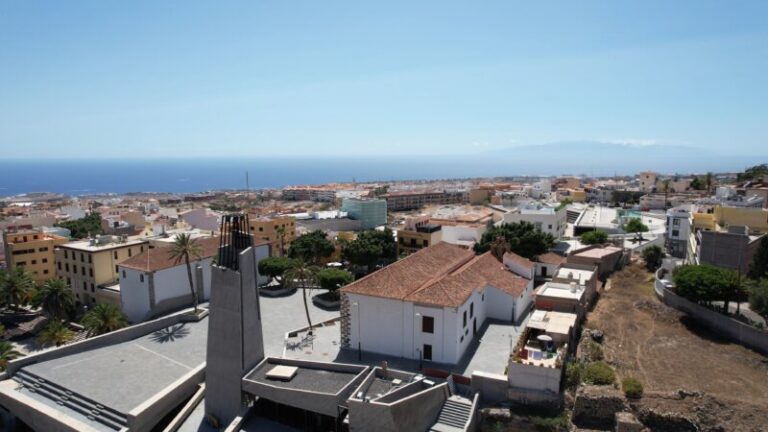 Adeje solicita declarar el municipio zona tensionada