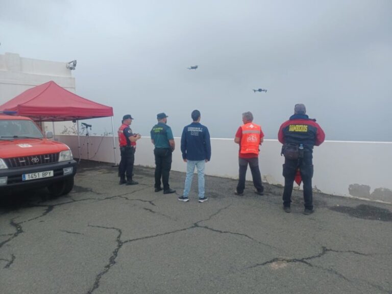Cuarto día de búsqueda de dos jóvenes en la costa de El Confital