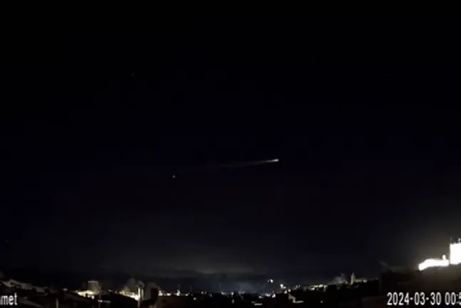 Un “bólido artificial” sobrevuela la península