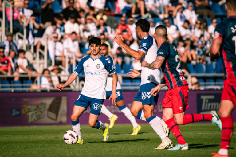 Tenerife y Huesca no pasan del empate