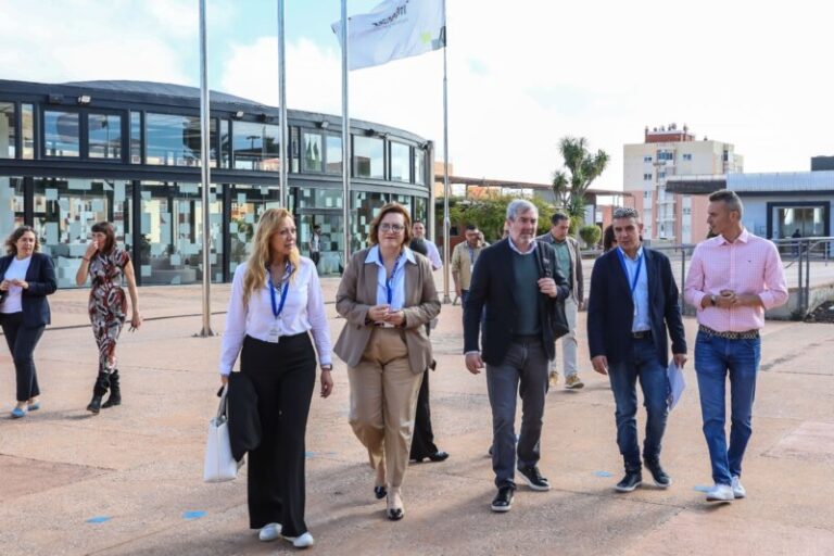 Las administraciones públicas canarias se comprometen a priorizar la Ley de Políticas de Juventud
