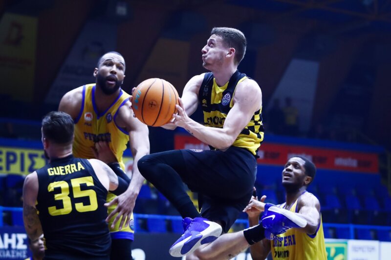 El Lenovo Tenerife con dieciséis triunfos, ocupa la quinta posición, con las mismas victorias que el UCAM Murcia (cuarto), Dreamland Gran Canaria (sexto) y Valencia Basket (séptimo)