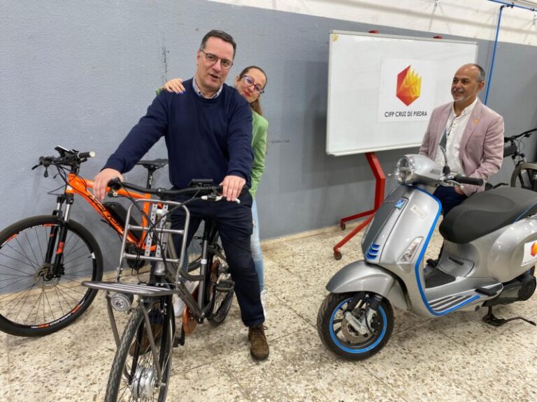 Poli Suárez celebra el 40º aniversario del CIFP Cruz de Piedra