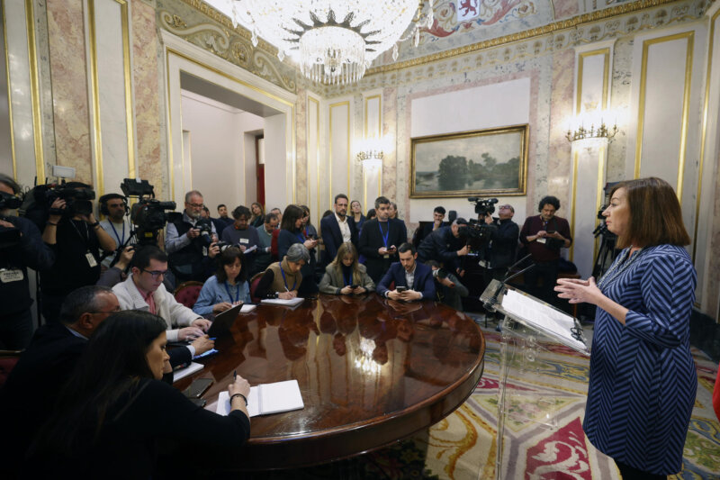 MADRID, 05/03/2024.- La presidenta del Congreso, Francina Armengol, declara en el Congreso de los Diputados ante medios de comunicación sobre el presunto caso Koldo y cuya dimisión exige el PP por la gestión de contratos con la trama cuando era presidenta de Baleares, este martes en Madrid. Armengol ha anunciado que tomará medidas contra el PP porque "ha roto todas las líneas rojas" al involucrarla en el presunto caso Koldo de corrupción por la compra de mascarillas: "No dejaré que mancillen mi nombre y que lo mezclen con nada que se parezca a la corrupción". EFE/ Javier Lizón