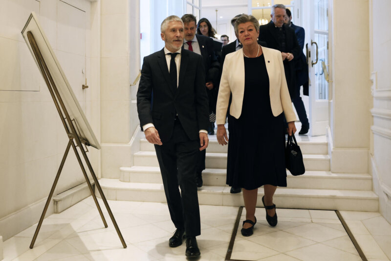 MADRID, 11/03/2024.- La comisaria europea de Asuntos de Interior, Ylva Johansson, acompañada por el ministro del Interior, Fernando Grande-Marlaska, a su llegada a un desayuno informativo de Forum Europa sobre el Pacto de Migración y Asilo, este lunes en Madrid. EFE/Chema Moya
