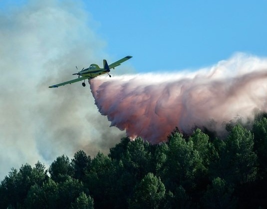 Imagen lucha contra el fuego en Castellón. Foto de EFE