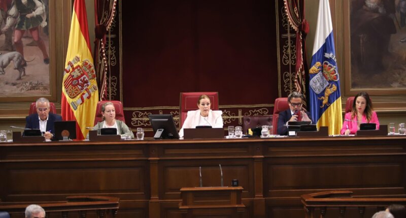 Mesa Parlamento Canarias