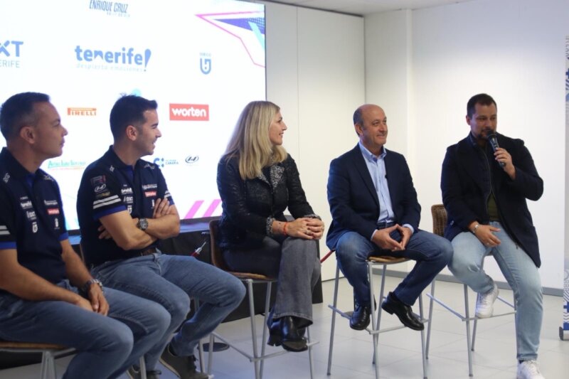 Momento de la presentación de Enrique Cruz. Foto Ayuntamiento de La Laguna 