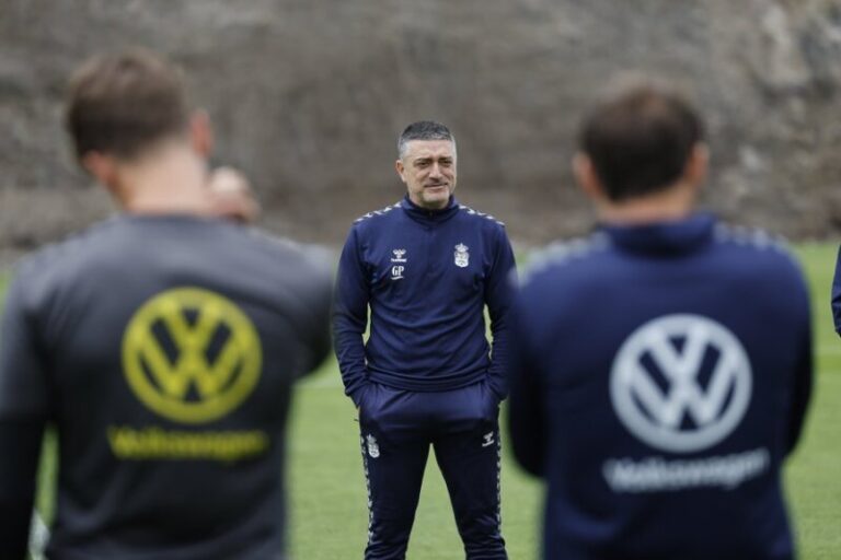 García Pimienta no aclara su futuro como entrenador de la UD Las Palmas