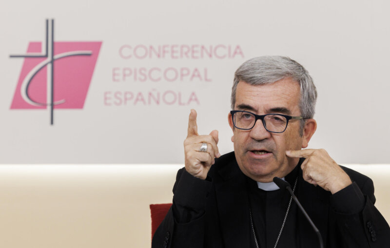 MADRID, 05/03/2024.- Foto de archivo del arzobispo de Valladolid, Monseñor Luis Argüello, tomada el 29 de septiembre de 2022, durante la rueda de prensa posterior a una reunión de la Comisión Permanente de la Conferencia Episcopal en Madrid. Monseñor Argüello ha sido elegido este martes nuevo presidente de la Conferencia Episcopal Española (CEE) en sustitución del cardenal Juan José Omella. EFE/ Sergio Pérez