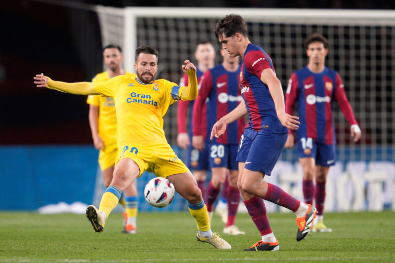 Un gran gol de Raphinha a la hora de juego dio la victoria (1-0) al Barcelona ante el Las Palmas, que con un jugador menos desde el minuto 24 fue claramente inferior a los azulgranas