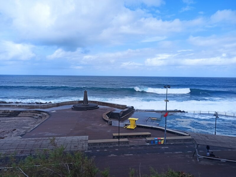 Continúa la situación de alerta por fenómenos costeros en Canarias
