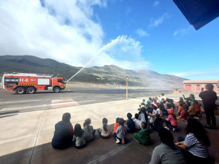 El Aeropuerto de El Hierro recibe la visita de los alumnos de Infantil del CEIP Tigaday