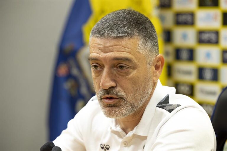 Pimienta: “Hay que saber cuándo apretarle al Athletic y cuándo tendremos que retroceder”