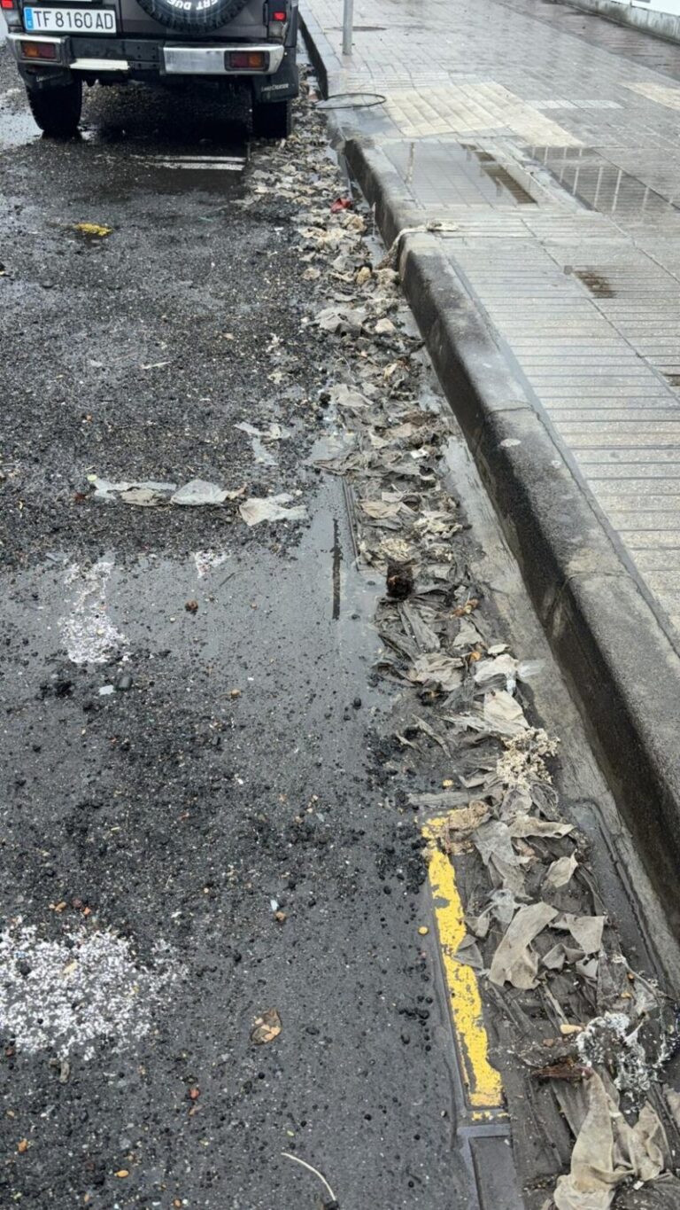 Problemas en Candelaria tras las lluvias por la obstrucción de la red de saneamiento con toallitas desechables