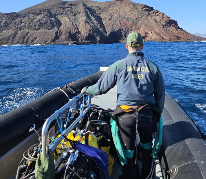 Labores de búsqueda en la costa de El Confital. Imagen Guardia Civil
