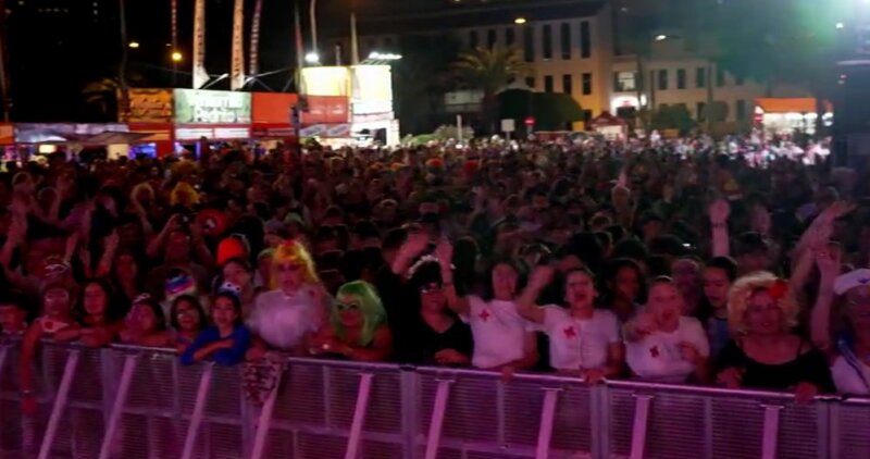 El Coso del Carnaval Internacional de Los Cristianos, Arona 2024 coloreó las calles 