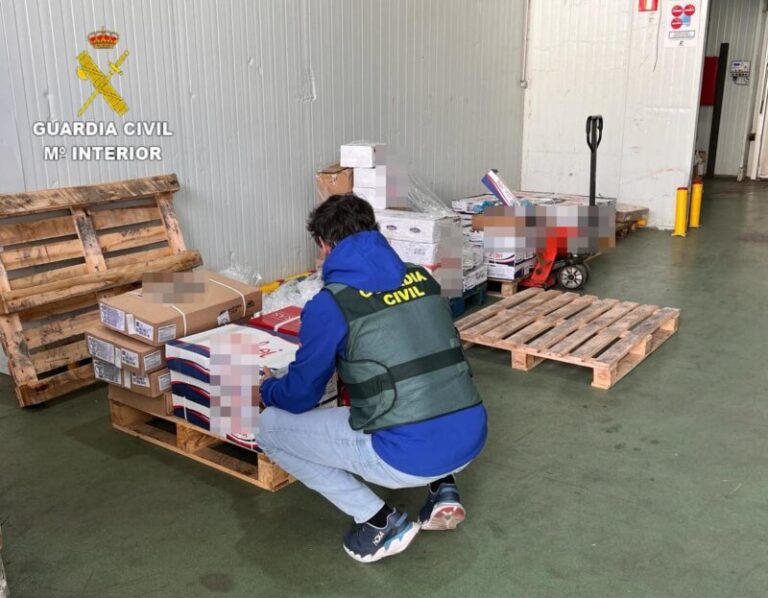 La Guardia Civil detiene a una persona por el hurto continuado de mercancía en un establecimiento de Lanzarote