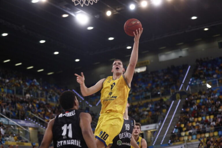 78-80. El Dreamland Gran Canaria se despide de la Eurocopa