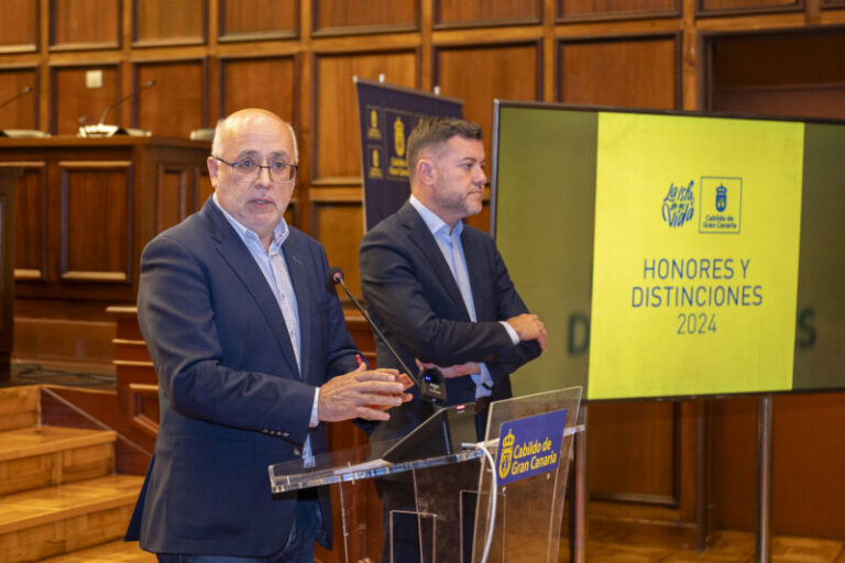 El Cabildo de Gran Canaria reconoce a 20 personas e instituciones en el acto de entrega de Honores y Distinciones