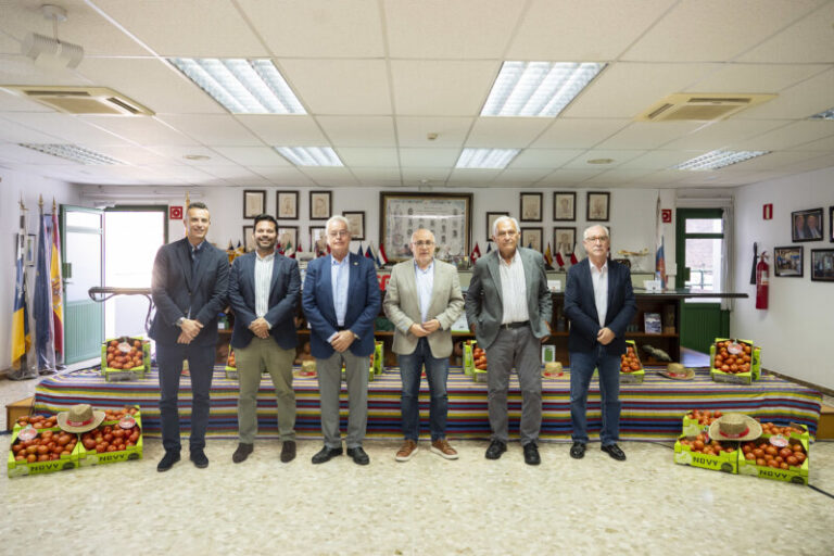 COAGRISAN y SPAR Gran Canaria renuevan su convenio para distribuir tomates del municipio