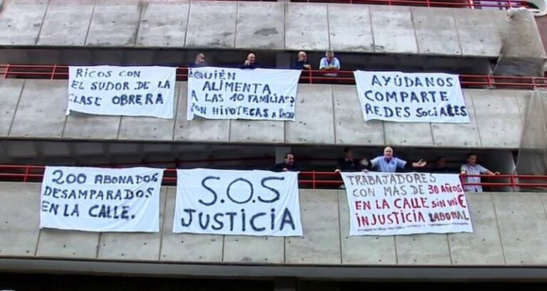 Los trabajadores del aparcamiento en Luis Morote se encierran en el lugar