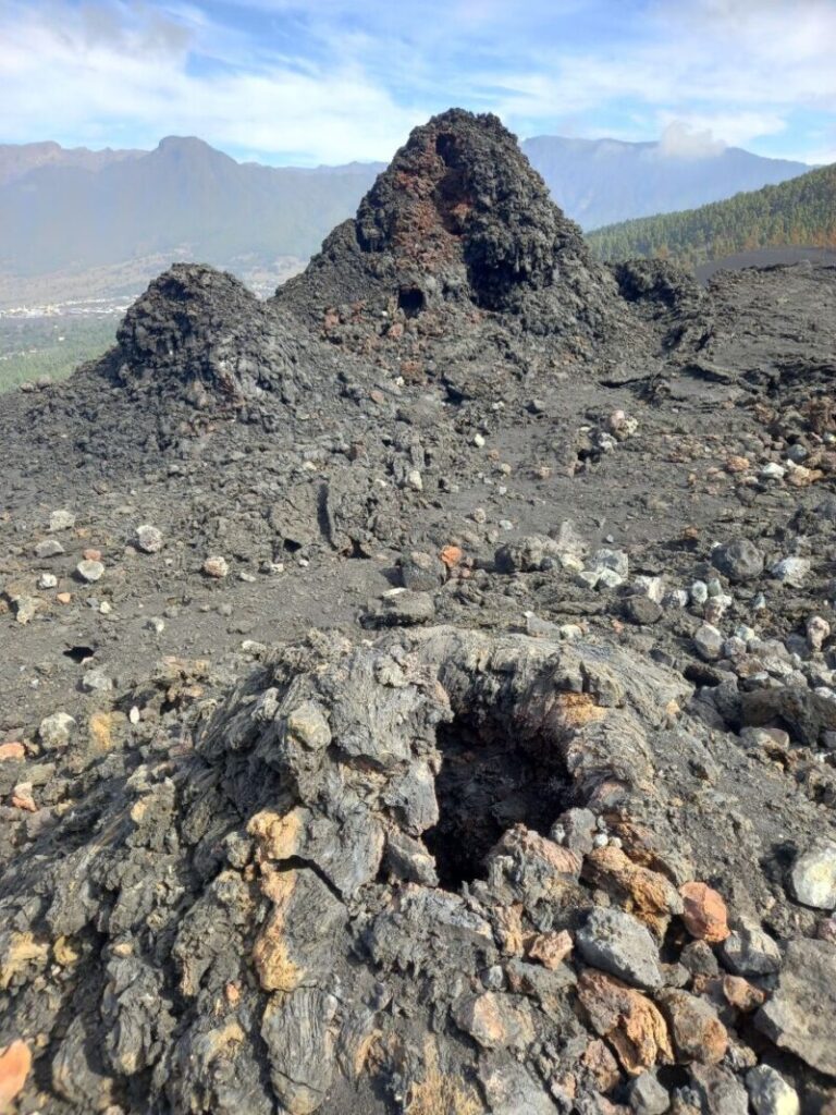 En mencionado trabajo se lleva a cabo la identificación, selección, caracterización y valoración de geomorfositios de elevado interés geoturístico