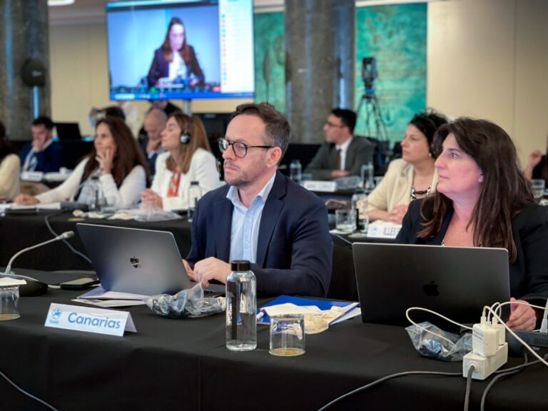 Canarias obtiene el respaldo de las Islas de la UE para hacer frente a la crisis migratoria