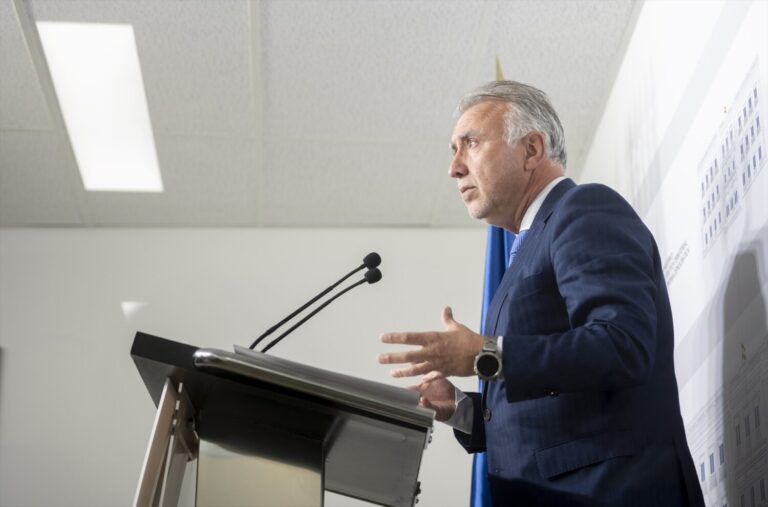 Torres pide respeto para Sánchez y niega que su decisión sea “postureo” político