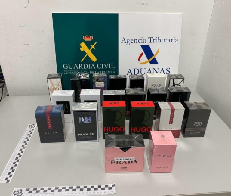 Dos personas investigadas por sustraer 21 perfumes en un establecimiento del Aeropuerto de Fuerteventura
