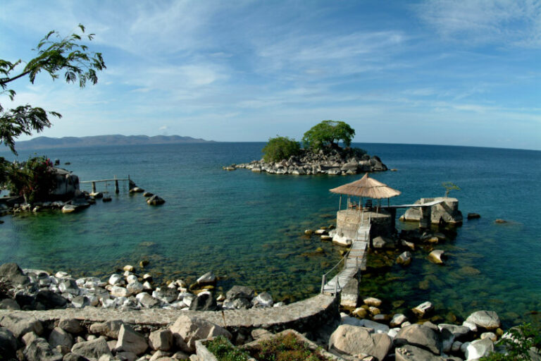 Más de 90 personas han muerto en un naufragio frente a las costas de Mozambique