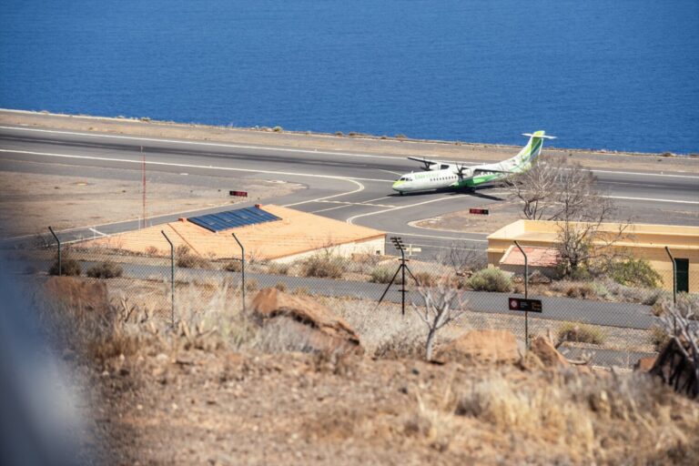 Modifican los horarios de los vuelos entre La Gomera y Gran Canaria