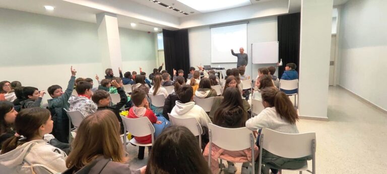 Alumnos de Bilbao aprenden cómo prevenir un ahogamiento con ‘Canarias, 1500 Km de Costa’