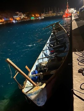 LLegan dos cayucos a El Hierro con 124 migrantes