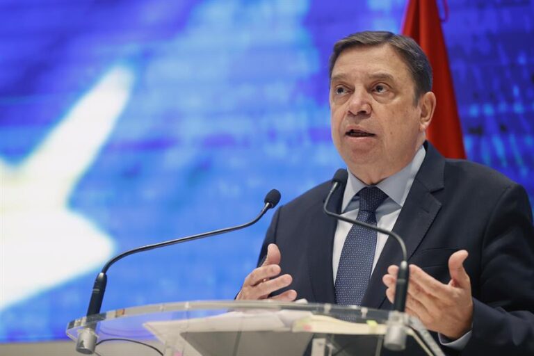 El Gobierno presenta a los agricultores un plan de 43 medidas para salir de la crisis