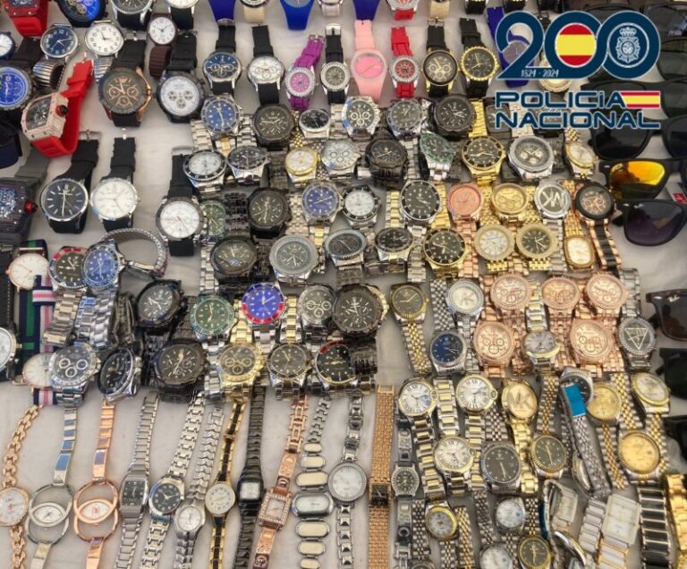 Detenidas 9 personas en Adeje por posesión de más de 1.000 artículos falsificados