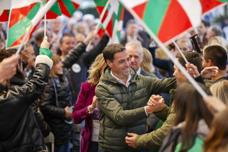 Atacan con un spray al candidato del PNV en plena campaña electoral en el País Vasco