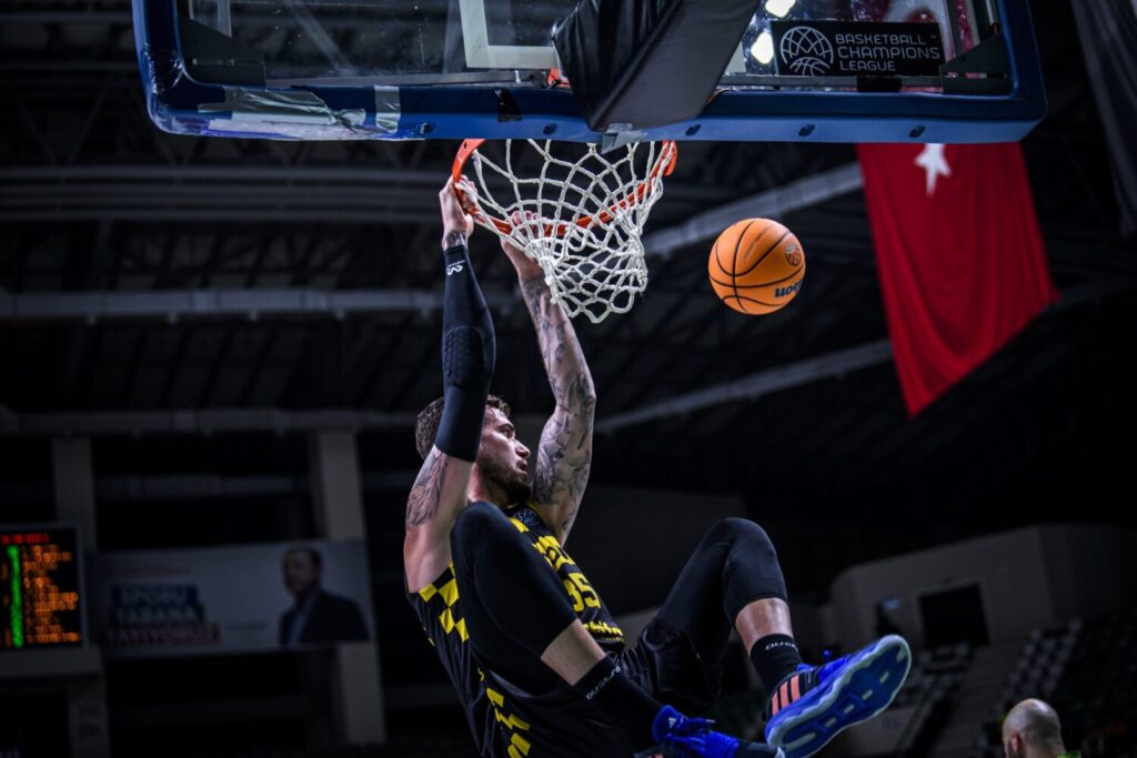 90-81. El Lenovo Tenerife cae ante el Tofas Bursa