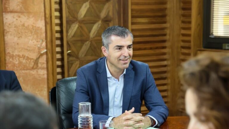 Domínguez (PP): «El Estado tiene que tutelar a los menores no acompañados, gobierne quien gobierne»