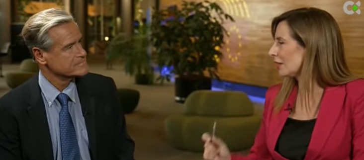 Entrevista de Pilar Rumeu al eurodiputado canario del PSOE, Juan Fernando López Aguilar, desde Estrasburgo. Foto RTVC
