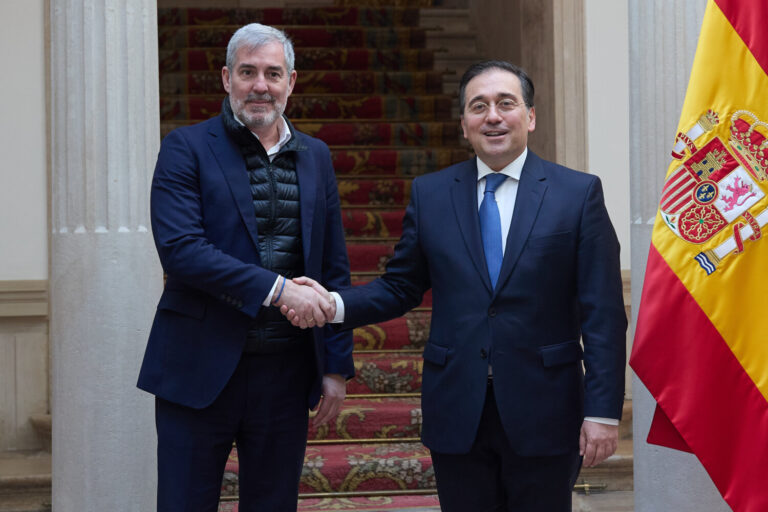 Albares garantiza la presencia de Canarias en los foros relacionados con el archipiélago