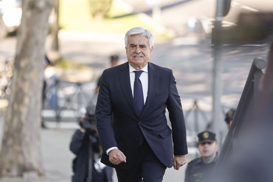 El expresidente de la Comisión Gestora de la Federación Española de Fútbol (RFEF) y aspirante a la presidencia de esta, el extremeño Pedro Rocha. EFE