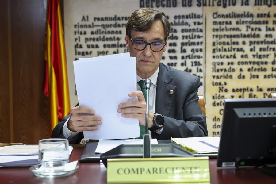  El exministro de Sanidad, Salvador Illa, comparece en la comisión de investigación del Senado. Imagen EFE