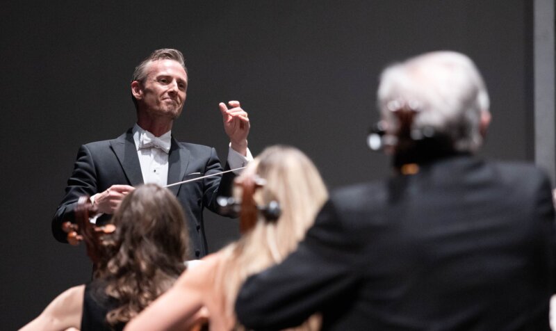 El director de orquesta Alexander Shelley. Imagen Auditorio de Tenerife