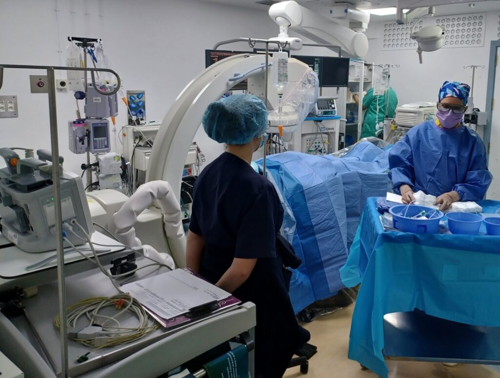 El HUC implanta un nuevo tipo de marcapasos sin cables 