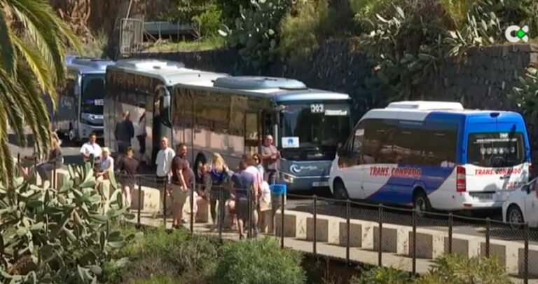 Los vecinos de Masca reclaman medidas para evitar los atascos