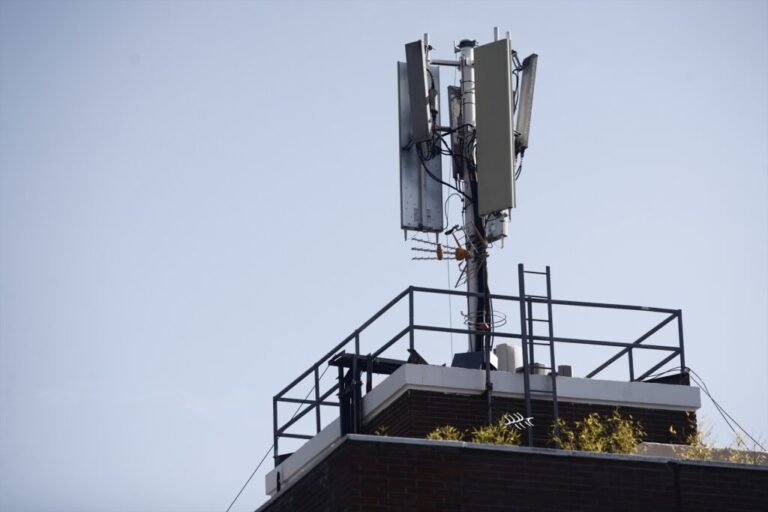 El Supremo ampara a una familia que sufrió más de 60 manifestaciones tras instalar una antena de telefonía